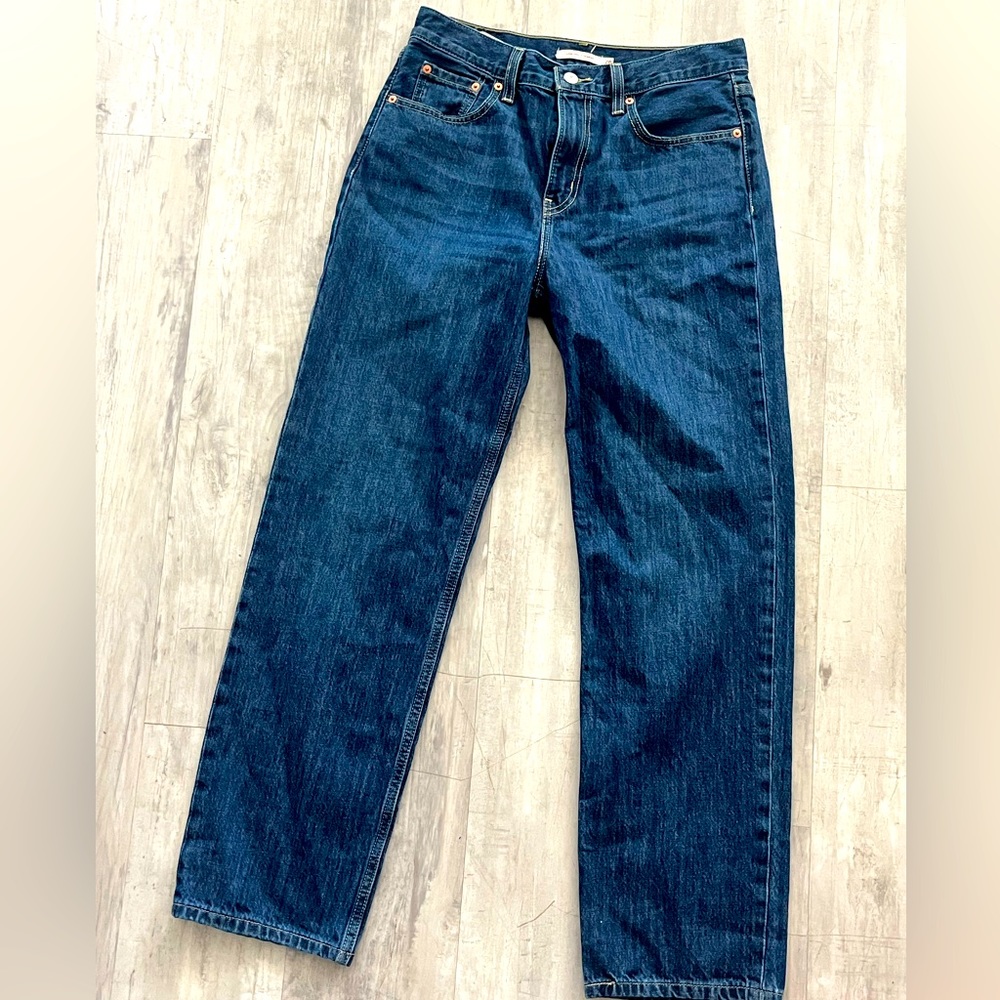 LEVI STRAIGHT LEG JEANS